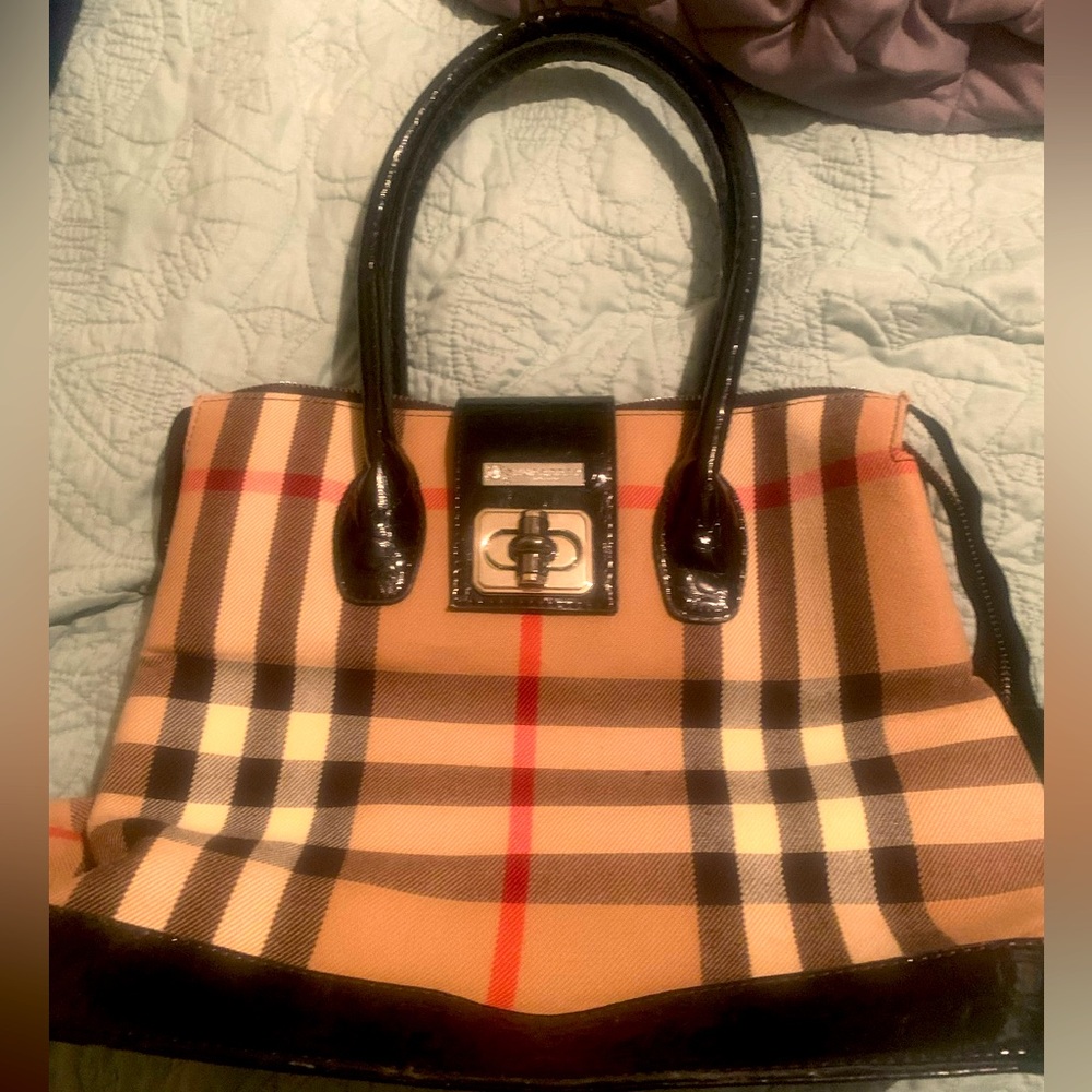 Burberry plaid fabric. Burberry brand on details.